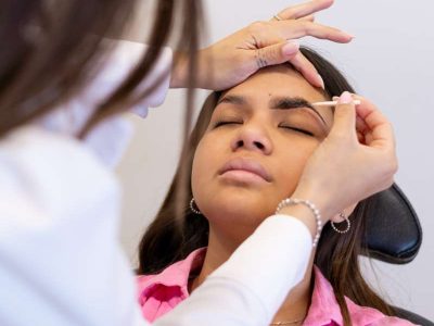 beautician-making-eyebrow-design-and-shading-proce-2024-07-20-01-38-34-utc (1)